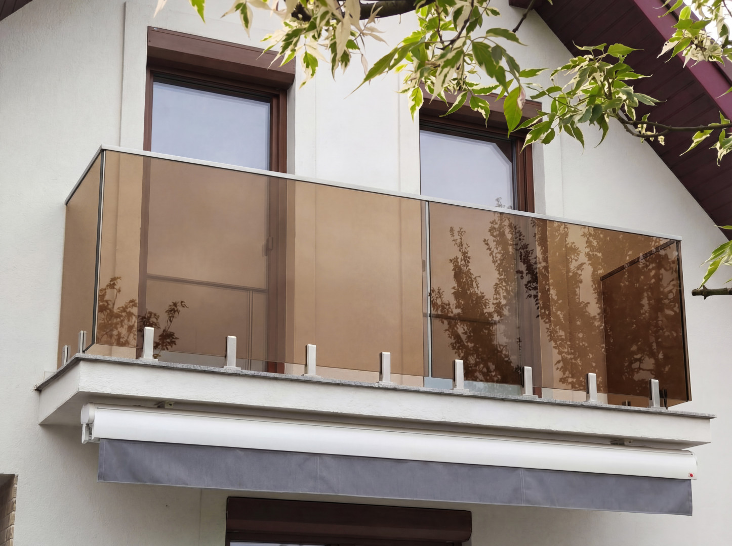 balustrada całoszklana na spigotach szkło brązowe balustrada całoszklana na spigotach szkło brązowe